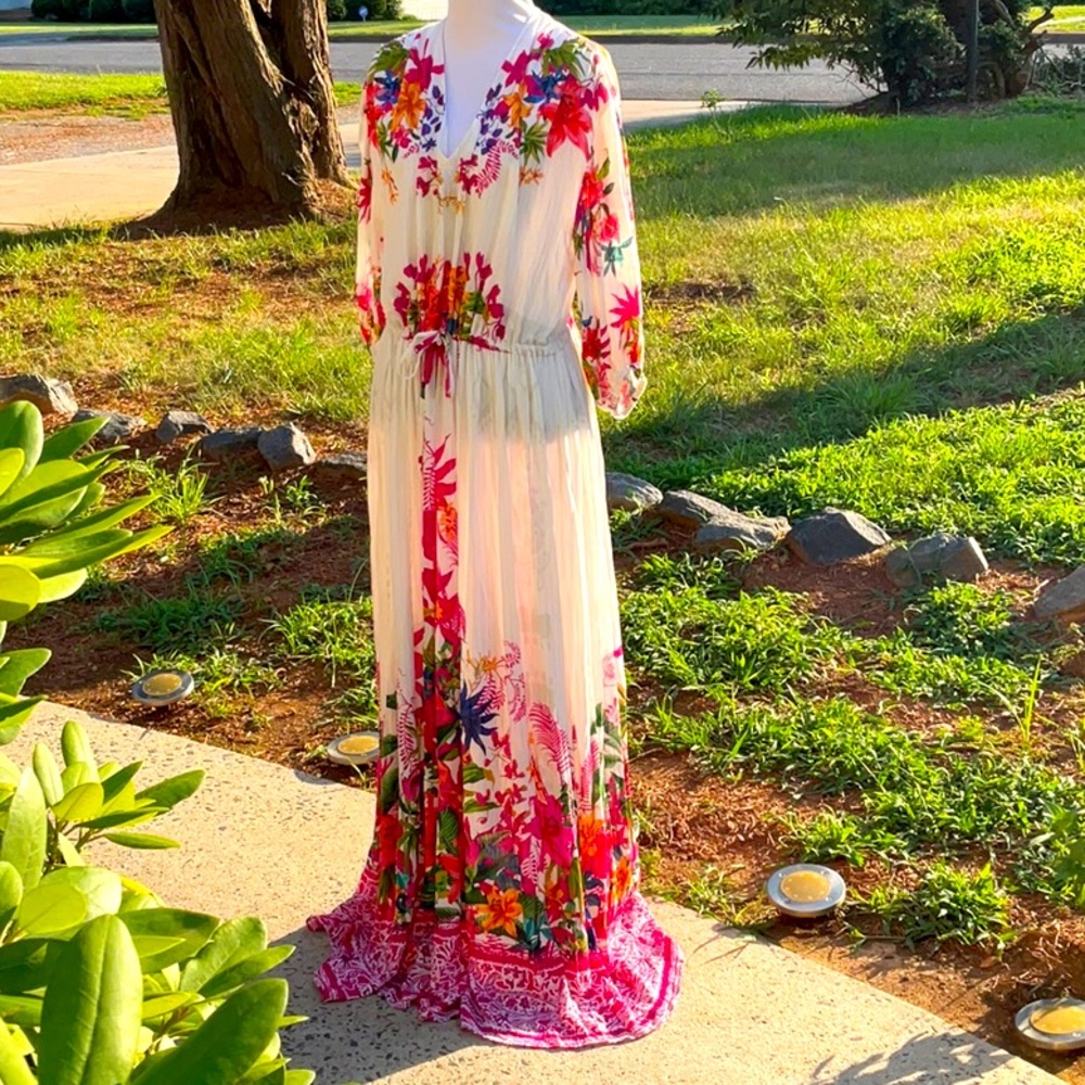 Beautiful floral dress from Macy’s! Brand new with tags! 🌸🌺💐
